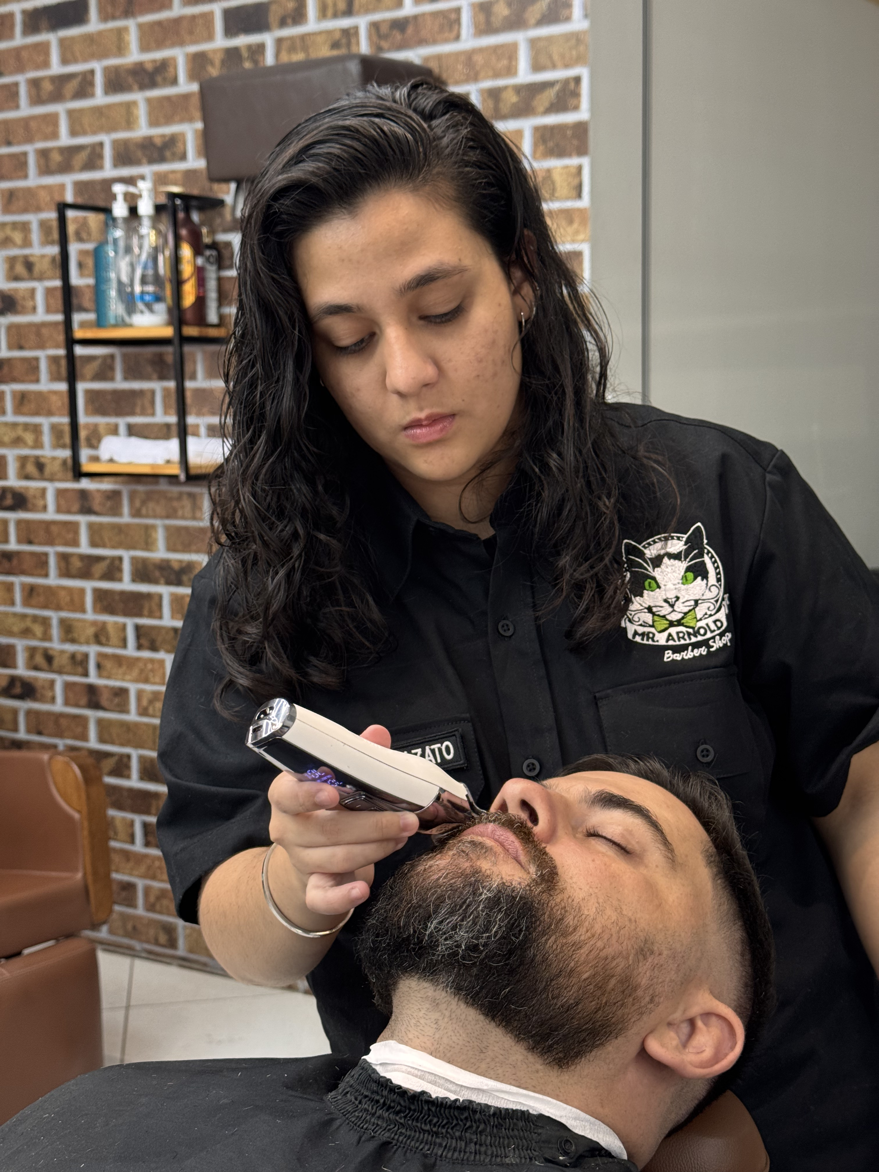 Use óleos e balms para manter a barba macia e saudável.